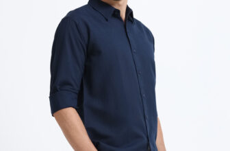 WHISQ Men Solid Casual Dark Blue Shirt