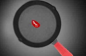 Pigeon Imperi Cast Iron Fry Pan/Skillet 22cm, Free Silicone Grip, Pre-Seasoned, 100% Healthy & Toxin-Free Frypan, Naturally Nonstick Frying Pan, Makes Food Tastier, Strong & Durable, Gas & Induction
