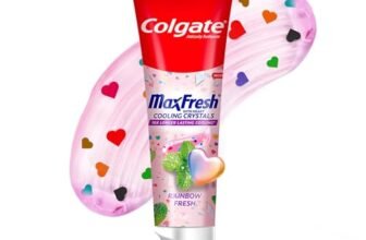 Colgate MaxFresh Rainbow Fresh Gel Toothpaste, with Heart Shaped Cooling Crystals, Triple Mint Flavour, and Ultrafreeze Technology for Intense Freshness, 100g